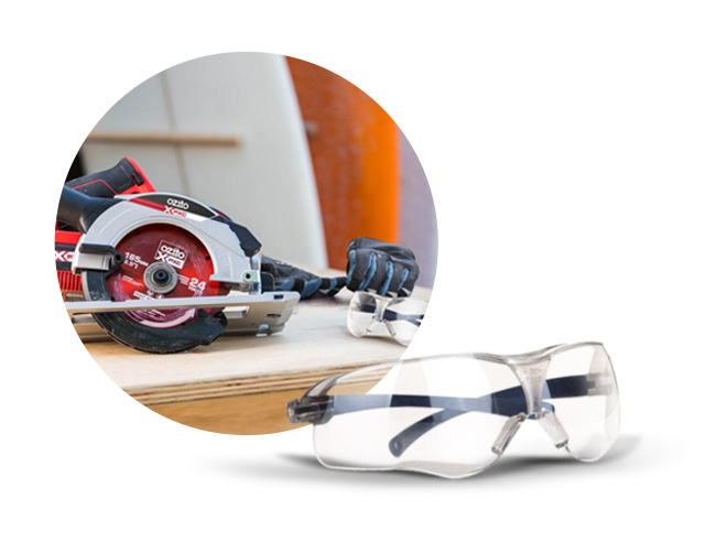 A pair of safety glasses for the circular saw