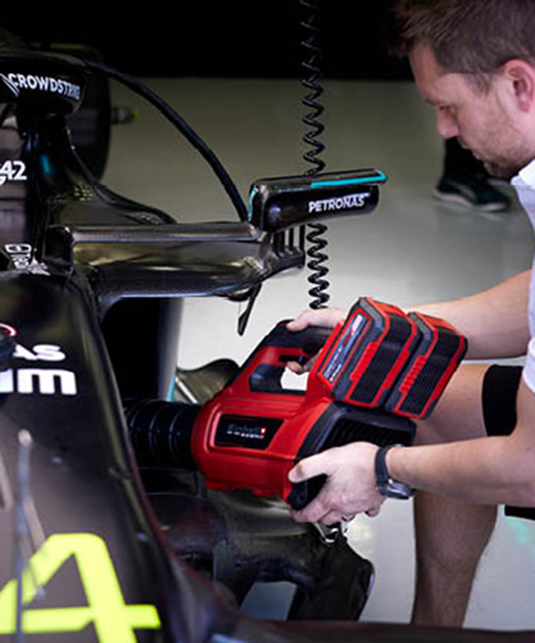 Cooling the brakes of a formula e car